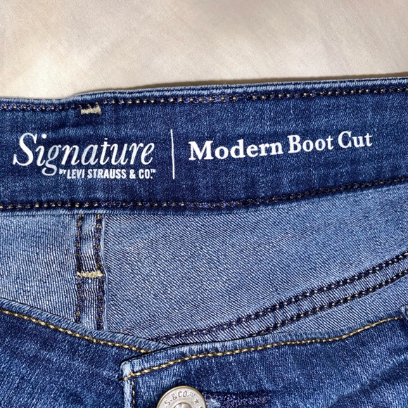 Signature by Levi Strauss & Co. modern bootcut. Size 36x32 - Picture 3 of 5